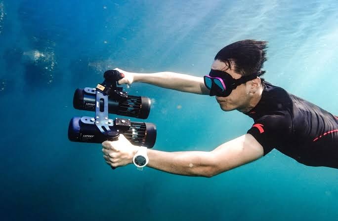 Diver gliding underwater with a Lefeet S1 Pro scooter